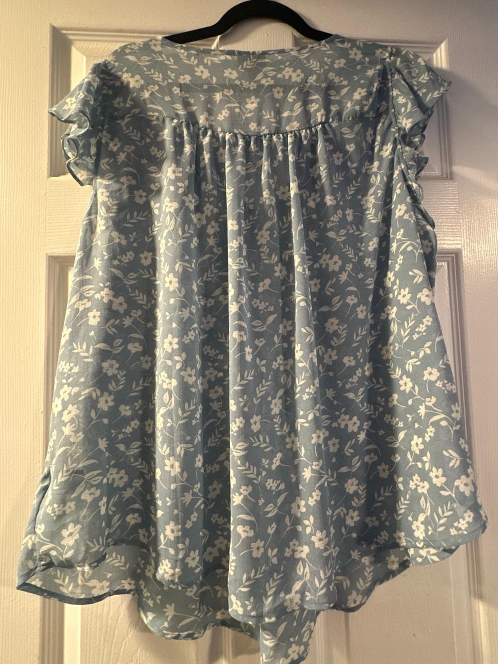 torrid NWT Light Blue Floral Ruffle Sleeve Top - Picture 9 of 10